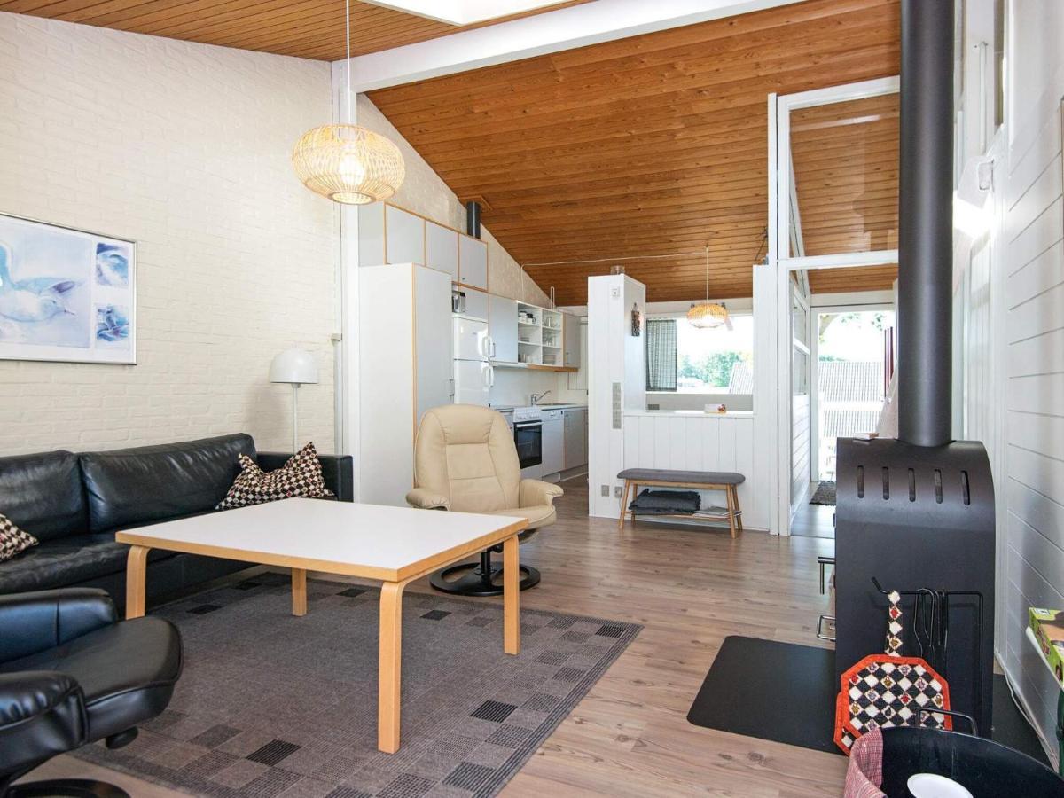 6 Person Holiday Home In 아벤라 외부 사진